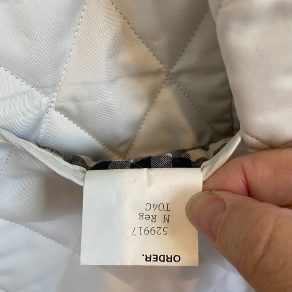 Burberry Constance Women’s White Quilted Jacket w/ Signature Plaid Lining – Size - Picture 9 of 10